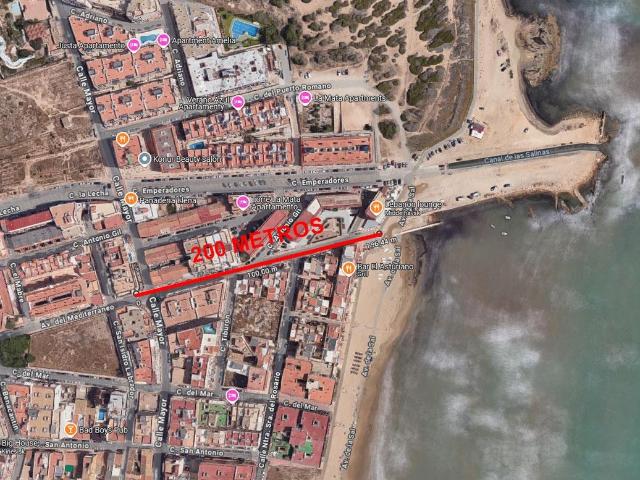 Apartamento de 2 habitaciones, 1 baño y solarium, solo 200 metros de la playa en la zona de La Mata