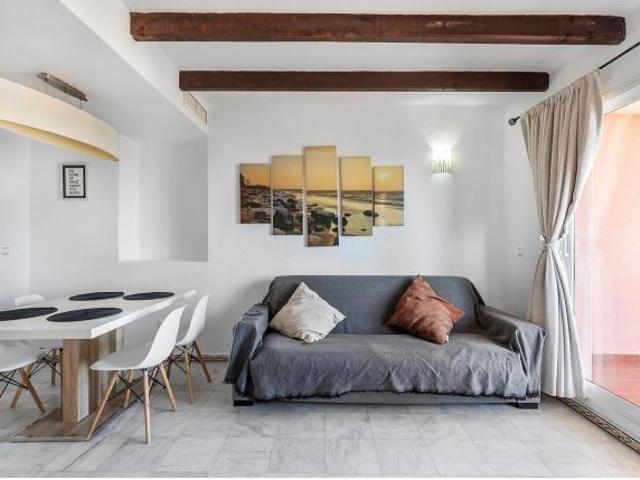 APARTAMENTO DE 2 HABITACIONES 2 BAÑOS CON VISTAS IMPRESIONANTES Y A TAN SOLO 150m DE LA PLAYA + PISC