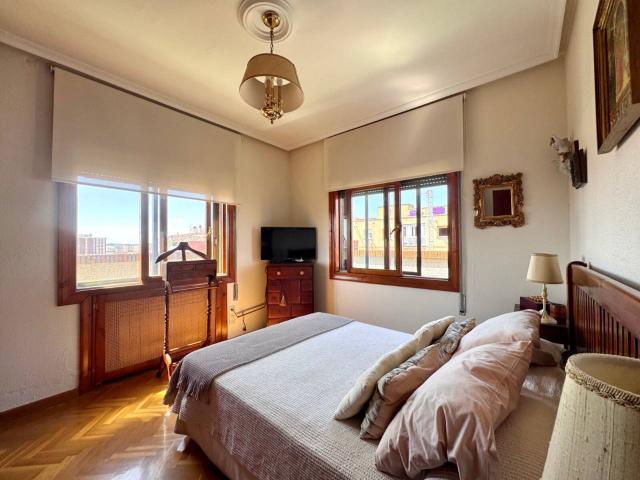 Apartamento de 2 habitaciones y garaje en el centro