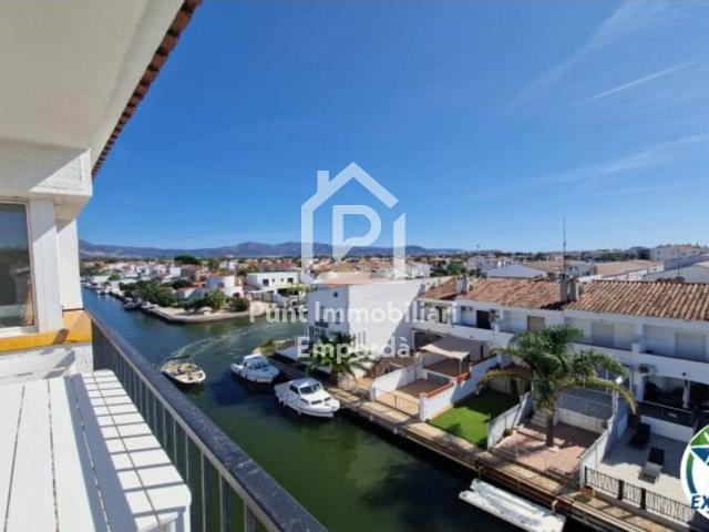 Apartamento de 2 habitaciones con parking, amarre y trastero