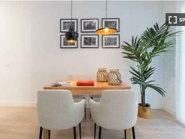 Apartamento de 2 habitaciones en alquiler en Universidad, Madrid, se admiten parejas