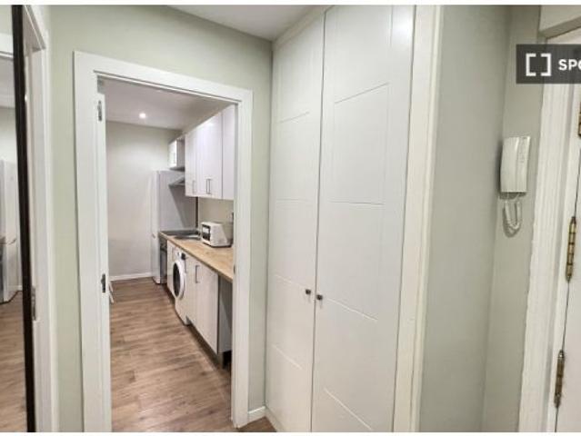 Apartamento de 2 habitaciones en alquiler en Arapiles, Madrid, ideal para profesionales y estudiante