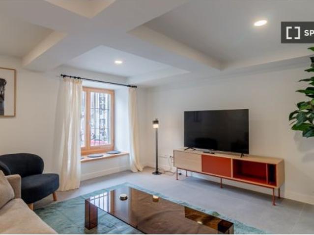 Apartamento de 2 habitaciones en alquiler en Embajadores, con aire acondicionado y totalmente amuebl