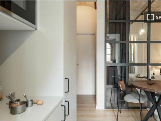 Apartamento de 2 habitaciones en alquiler en La Sagrada Família, solo para profesionales