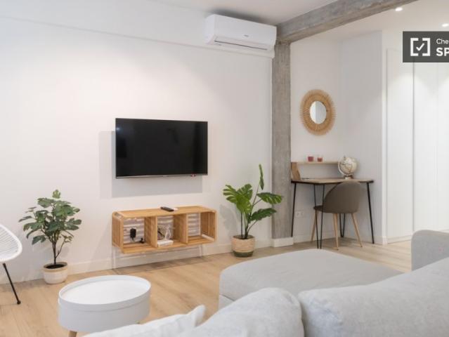 Apartamento de 2 habitaciones en alquiler en Puerta De Toledo, Madrid