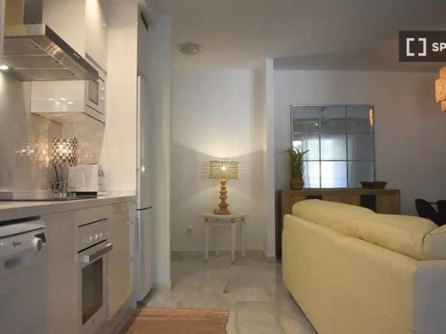 Apartamento de 2 habitaciones en alquiler en Rancho, Marbella