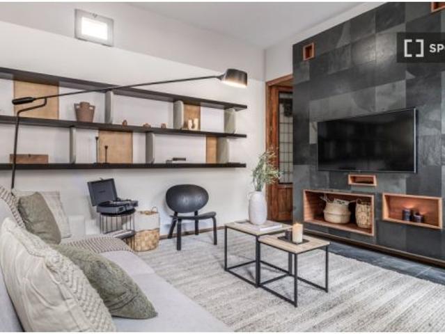 Apartamento de 2 habitaciones en alquiler en Sol, ideal para profesionales y parejas