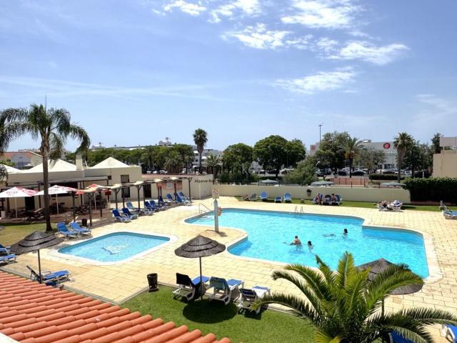 Apartamento de 2 quartos com dois pisos e piscina em Albufei. 122m² Albufeira e Olhos de Água