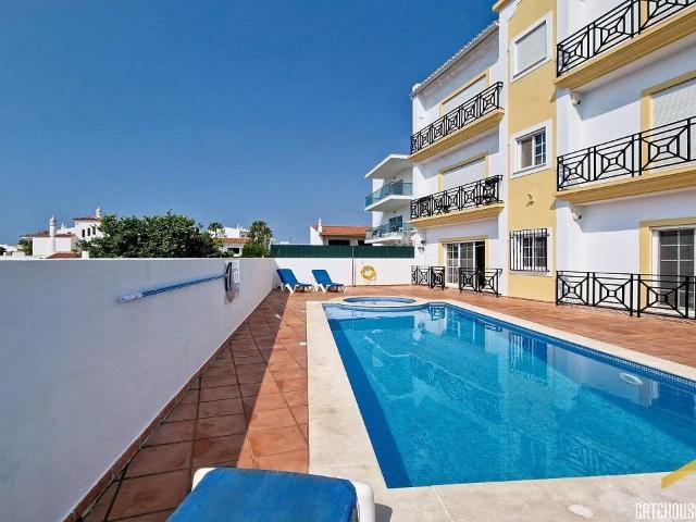 Apartamento de 2 quartos com piscina em Albufeira, Algarve. 66m² Albufeira e Olhos de Água