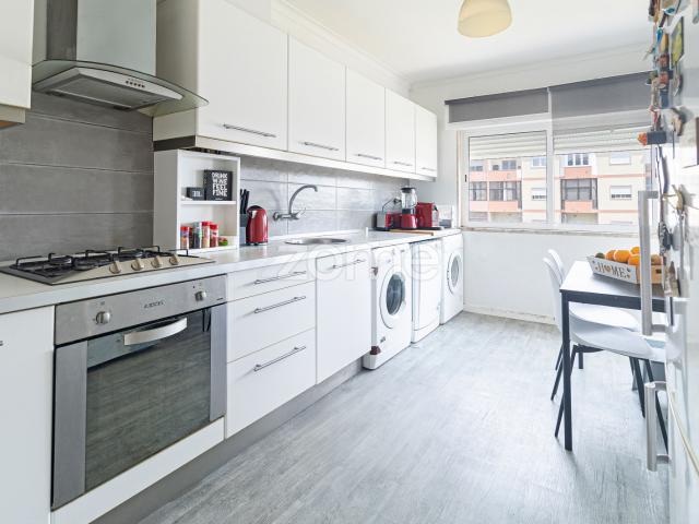 Apartamento de 2 quartos com varanda em Seixal