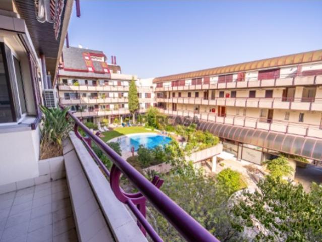 Apartamento de 2 quartos, com varanda, terraço, arrecadação e garagem