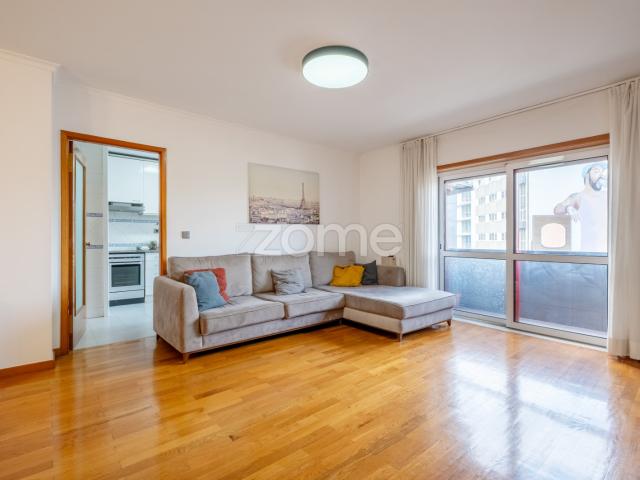 Apartamento de 2 quartos com varandas e estacionamento – centro Matosinhos