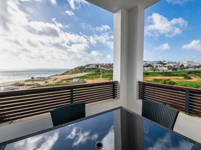 Apartamento de 2 quartos com vistas espetaculares para o mar