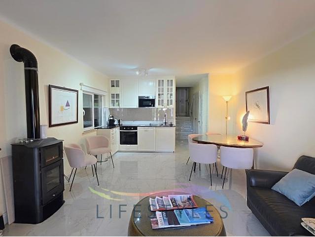 Apartamento de 2 Quartos Elegantemente Renovado em Vale do Lobo