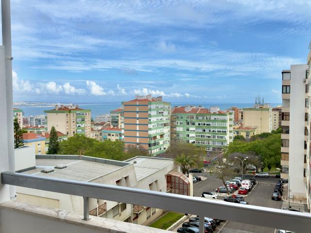Apartamento de 2 quartos para alugar com vista para o mar em Oeiras