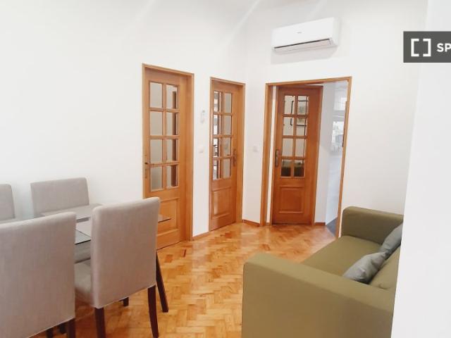 Apartamento de 2 quartos para alugar em Campo De Ourique, Lisboa