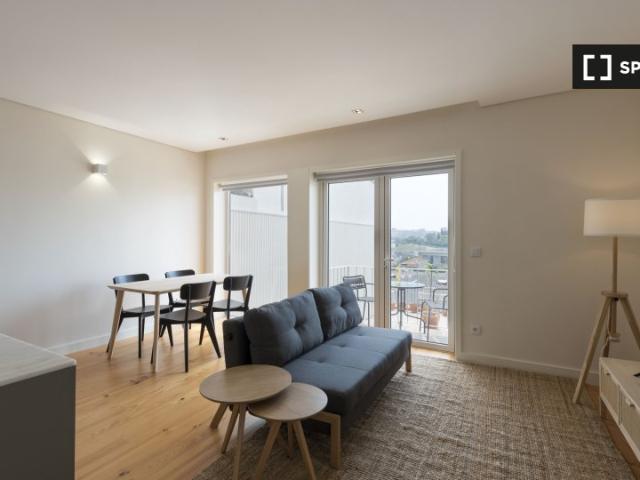 Apartamento de 2 quartos para alugar no Porto