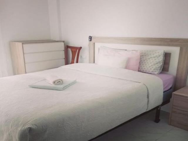 APARTAMENTO DE 3 DORM. 1 BAÑO. EN EL CENTRO DE TORREVIEJA. CON SUPERFICIE DE 81 M2. PLAYA A 450 METR