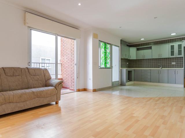 Apartamento de 3 dormitorios a 200 m del mar en Las Piscinas Naturales