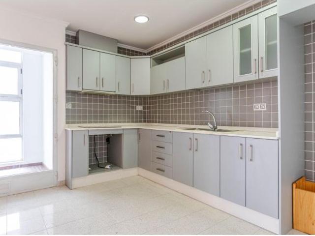 Apartamento de 3 dormitorios a 200 m del mar en Las Piscinas Naturales