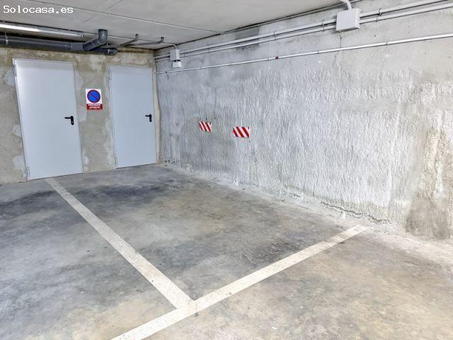 Apartamento de 3 dormitorios con terraza, piscina y parking en Roses