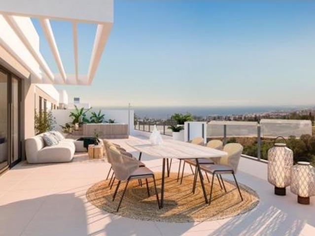 Apartamento de 3 dormitorios con vistas al mar en Marbella