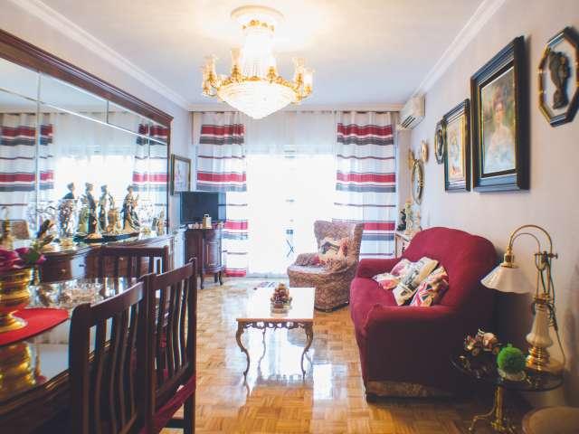Apartamento de 3 dormitorios con aire acondicionado en alquiler en Retiro, Madrid