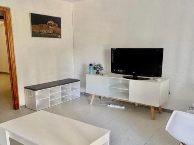 APARTAMENTO DE 3 DORMITORIOS CON PISCINA, PARKING Y VISTAS DESPEJADAS EN RINCON DE LOIX, BENIDORM