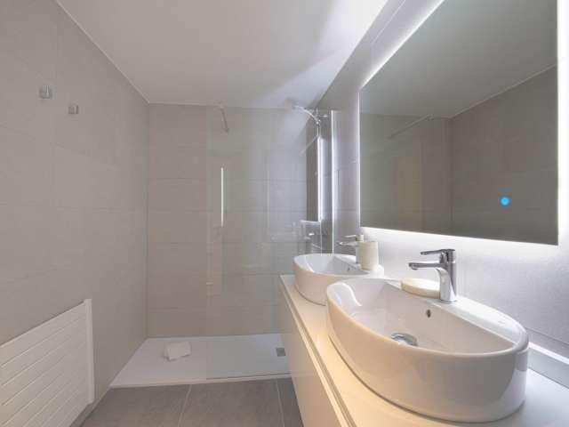 Apartamento de 3 dormitorios en alquiler en Nueva España, Madrid