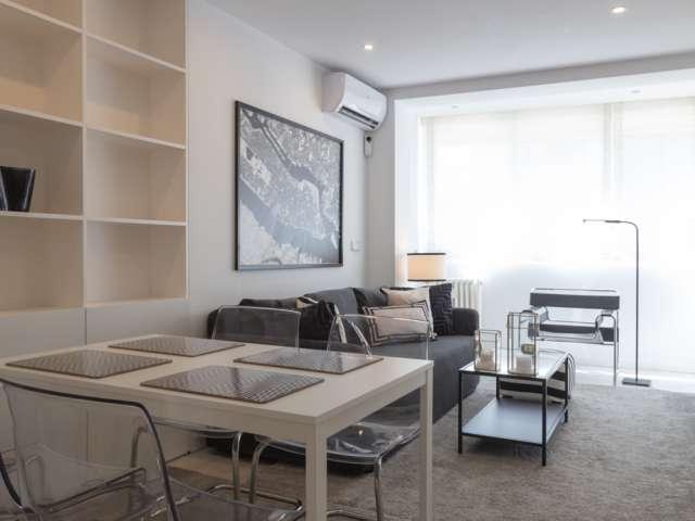 Apartamento de 3 dormitorios en alquiler en Nueva España, Madrid