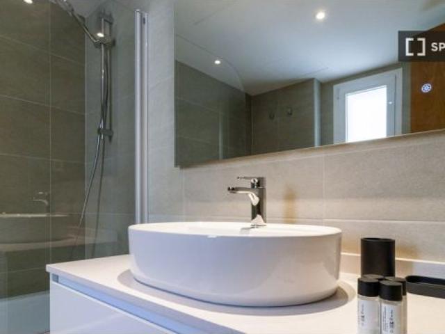 Apartamento de 3 dormitorios en alquiler en Nueva España, Madrid