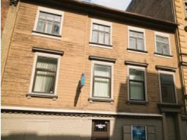 Apartamento de 3 dormitorios en alquiler en Avotu iela, Riga, solo para profesionales