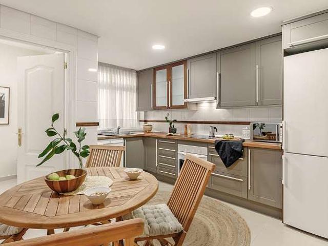 Apartamento de 3 dormitorios en alquiler en Almagro, Madrid