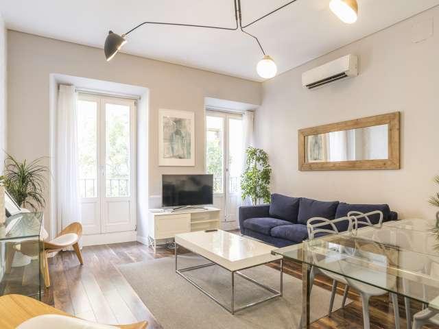 Apartamento de 3 dormitorios en alquiler en Cortes, Madrid