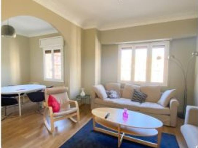 Apartamento de 3 dormitorios en alquiler en Dreta De L' Eixample