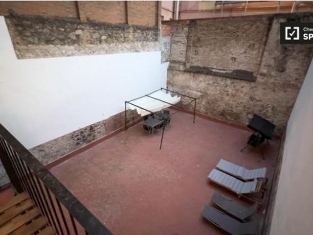 Apartamento de 3 dormitorios en alquiler en El Raval