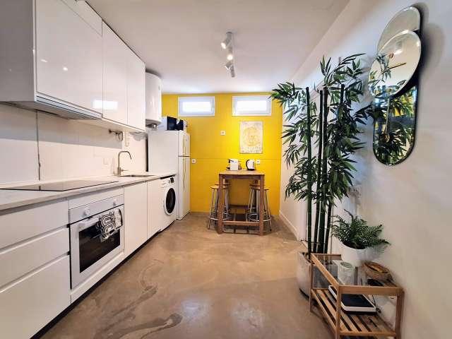 Apartamento de 3 dormitorios en alquiler en Embajadores, Madrid