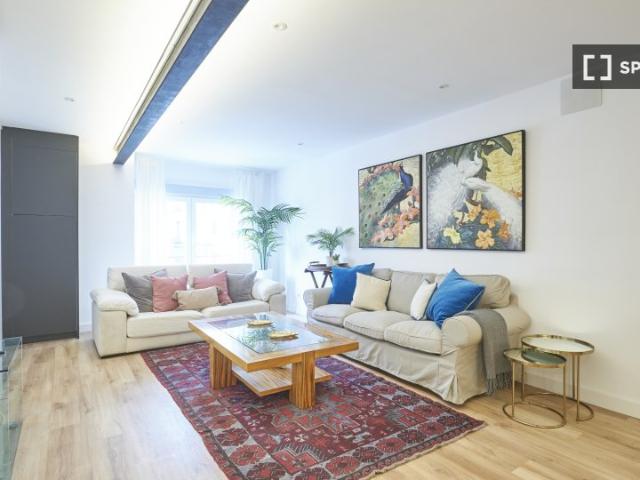 Piso de 3 habitaciones en alquiler en Embajadores, Madrid