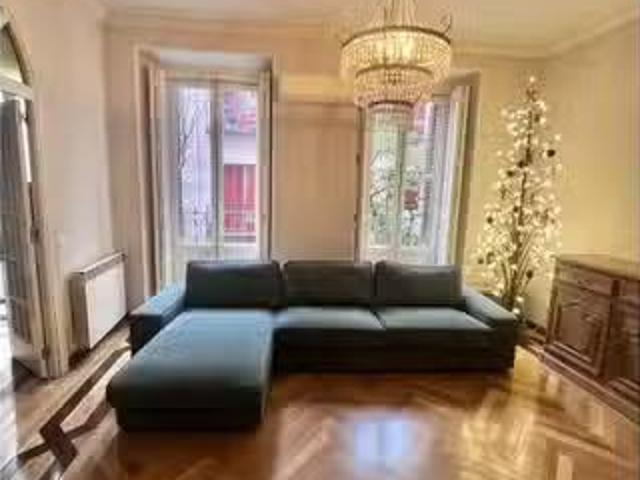 Apartamento de 3 dormitorios en alquiler en Embajadores, Madrid