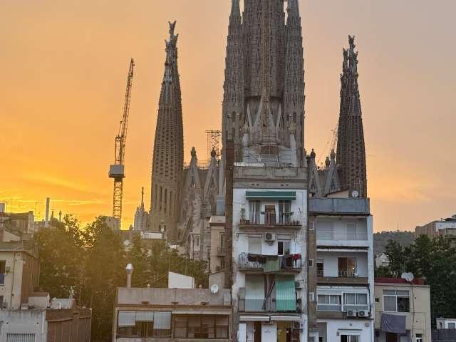 Apartamento de 3 dormitorios en alquiler en La Sagrada Familia