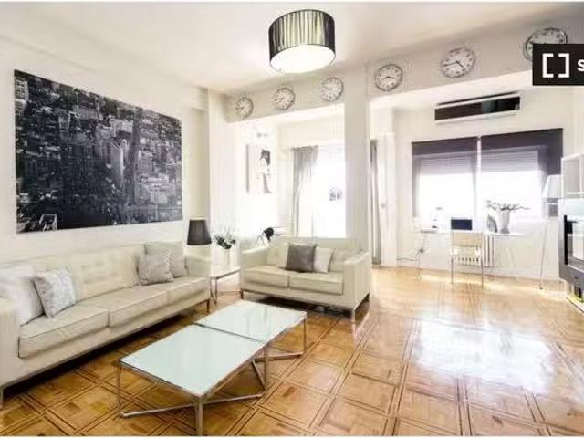 Apartamento de 3 dormitorios en alquiler en Las Ventas, Madrid