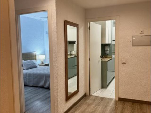 Apartamento de 3 dormitorios en alquiler en Pacífico, Madrid