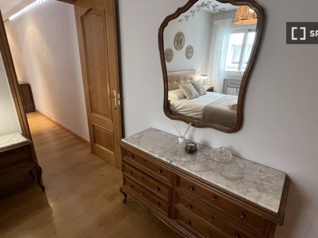 Apartamento de 3 dormitorios en alquiler en Pacífico, Madrid