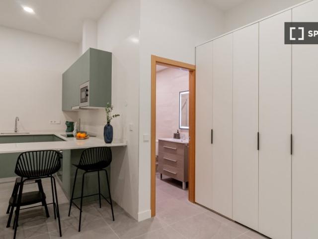 Apartamento de 3 dormitorios en alquiler en Palacio, Madrid