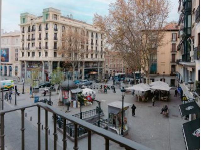 Apartamento de 3 dormitorios en alquiler en Palacio, Madrid