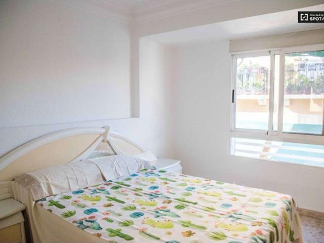 Apartamento de 3 dormitorios en alquiler en Poblats Marítims