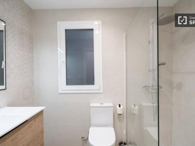 Apartamento de 3 dormitorios en alquiler en Russafa