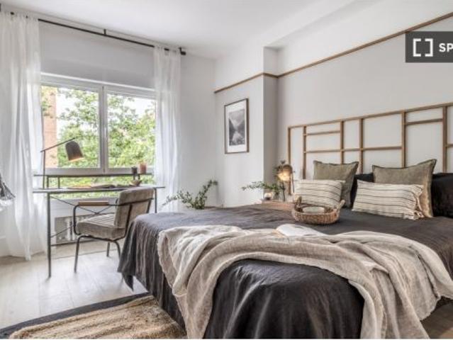 Apartamento de 3 dormitorios en alquiler en Tetuán