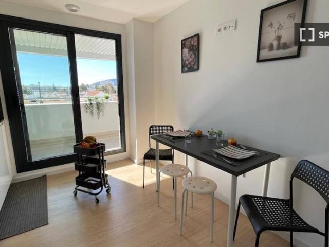 Apartamento de 3 dormitorios en alquiler en Torremolinos