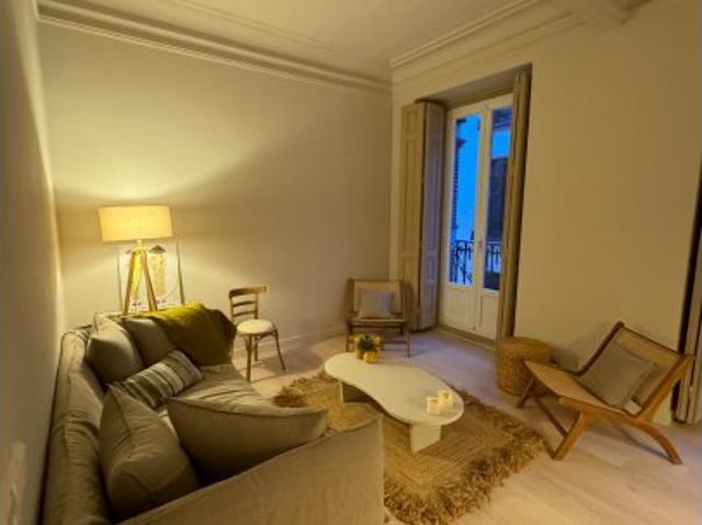 Apartamento de 3 dormitorios en alquiler en Universidad, Madrid